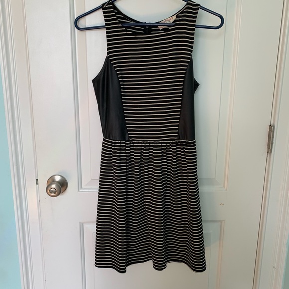 Black and white striped dress - Picture 1 of 2